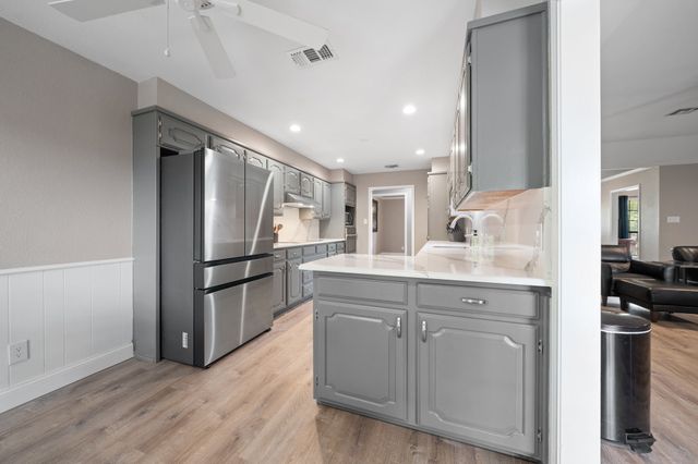 1814 Lakeridge Drive, Weatherford, TX 76087