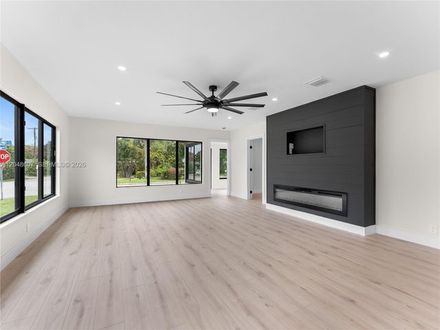 801 S Palmway, Lake Worth, FL 33460