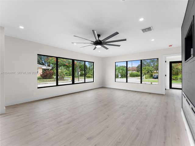 801 S Palmway, Lake Worth, FL 33460