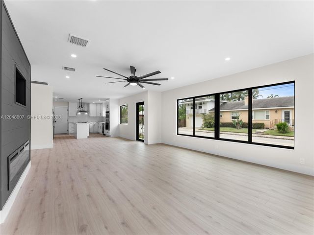 801 S Palmway, Lake Worth, FL 33460