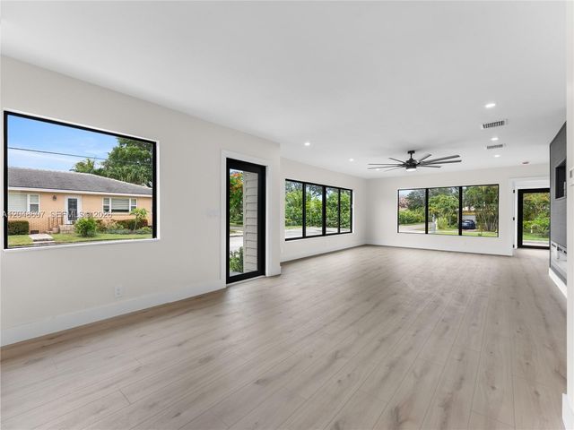 801 S Palmway, Lake Worth, FL 33460