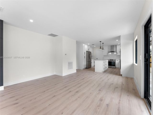 801 S Palmway, Lake Worth, FL 33460