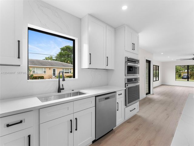 801 S Palmway, Lake Worth, FL 33460
