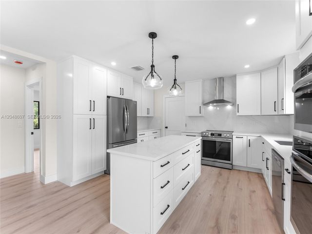 801 S Palmway, Lake Worth, FL 33460