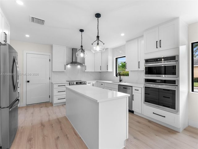801 S Palmway, Lake Worth, FL 33460