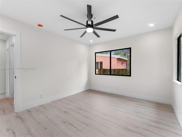 801 S Palmway, Lake Worth, FL 33460
