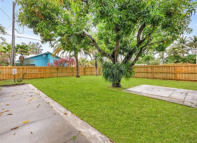 801 S Palmway, Lake Worth, FL 33460
