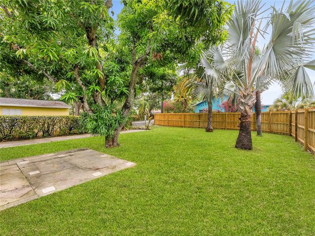 801 S Palmway, Lake Worth, FL 33460