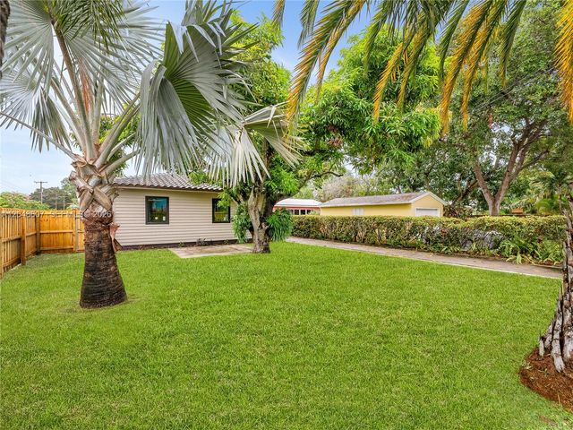 801 S Palmway, Lake Worth, FL 33460