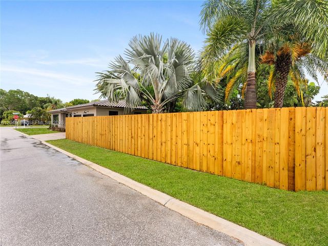 801 S Palmway, Lake Worth, FL 33460