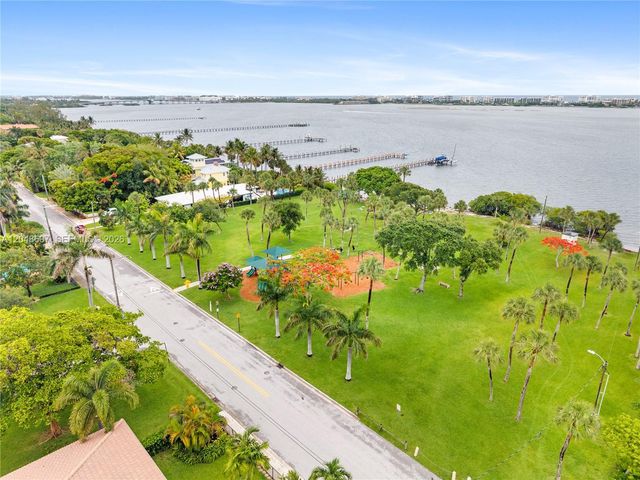 801 S Palmway, Lake Worth, FL 33460