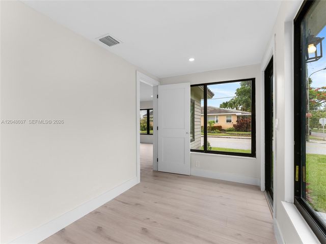801 S Palmway, Lake Worth, FL 33460