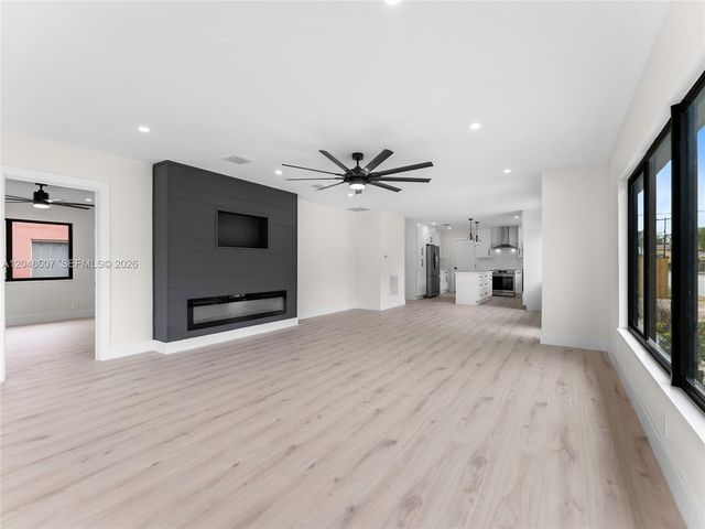 801 S Palmway, Lake Worth, FL 33460