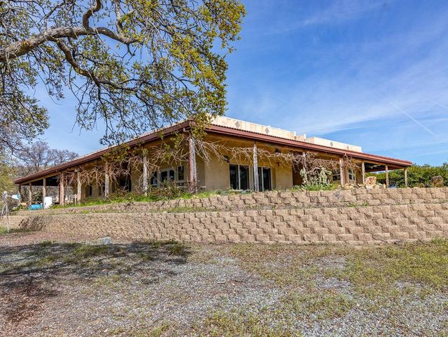 9883 Hernandez Dr, La Grange, CA 95329