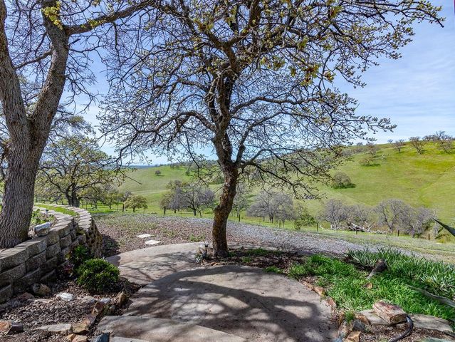 9883 Hernandez Dr, La Grange, CA 95329