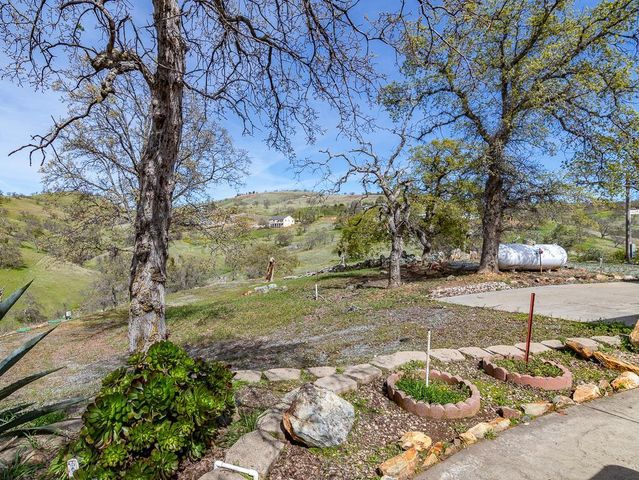 9883 Hernandez Dr, La Grange, CA 95329