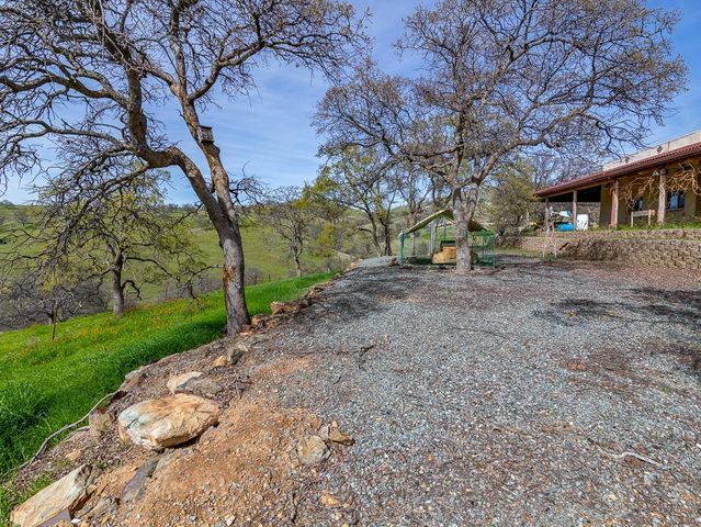 9883 Hernandez Dr, La Grange, CA 95329