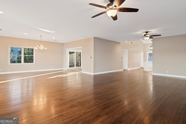 211 Lakecrest Drive NE, Milledgeville, GA 31061