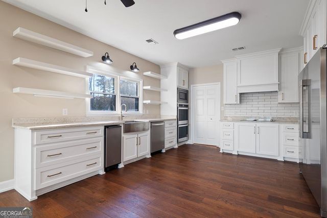 211 Lakecrest Drive NE, Milledgeville, GA 31061