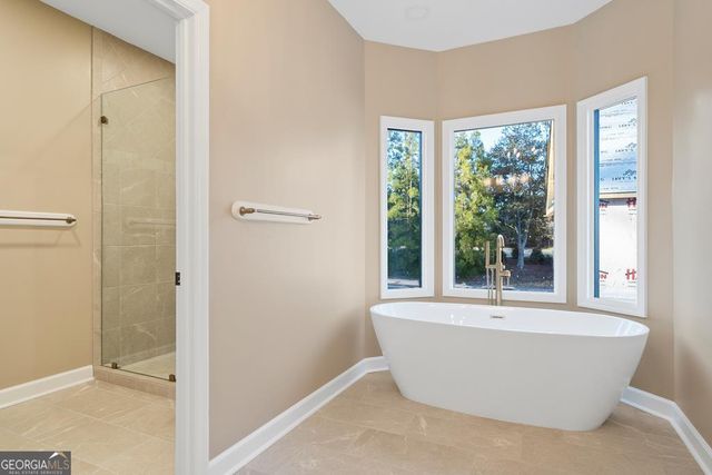 211 Lakecrest Drive NE, Milledgeville, GA 31061