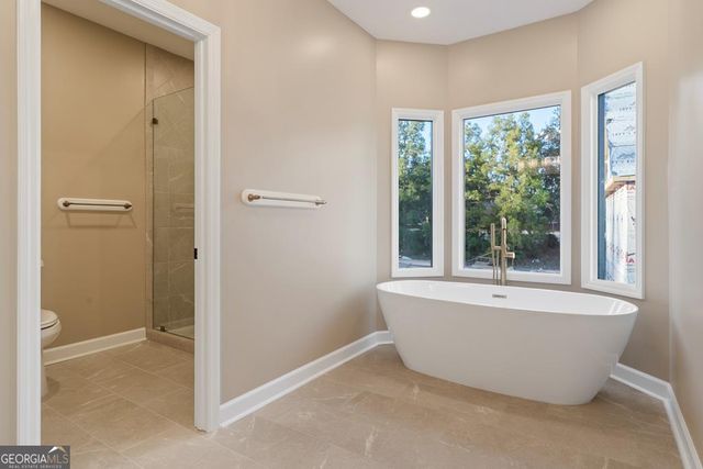 211 Lakecrest Drive NE, Milledgeville, GA 31061