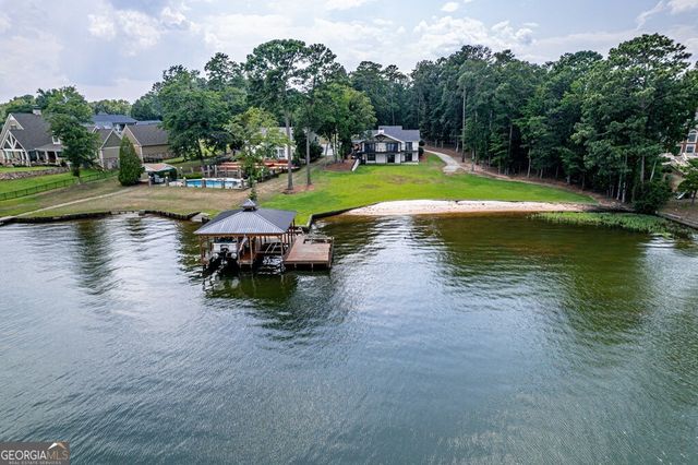 211 Lakecrest Drive NE, Milledgeville, GA 31061