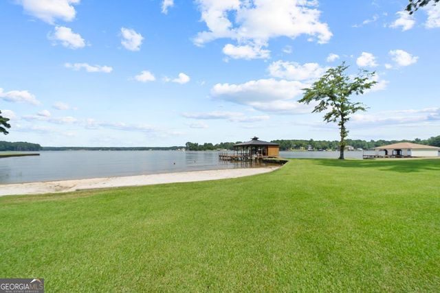 211 Lakecrest Drive NE, Milledgeville, GA 31061