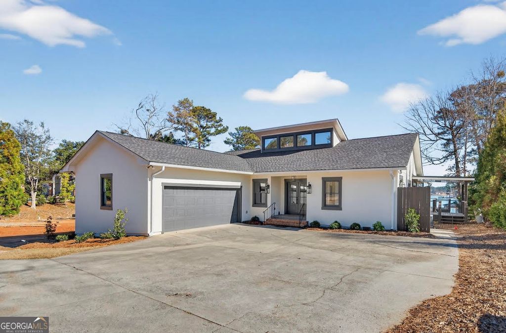 211 Lakecrest Drive NE, Milledgeville, GA 31061