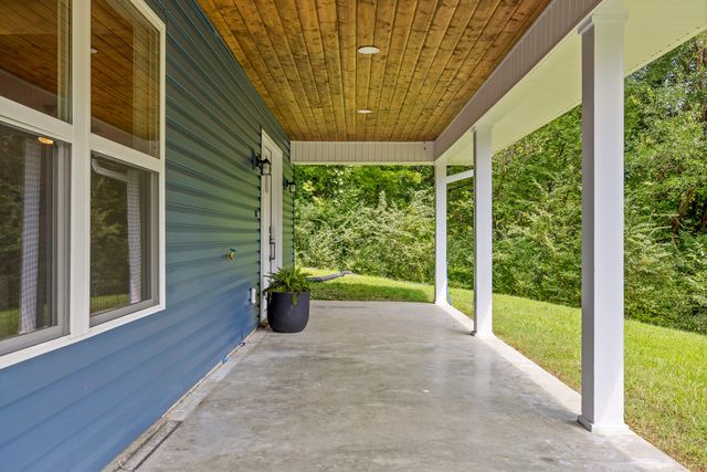 2323 Lyons Lane, Soddy Daisy, TN 37379