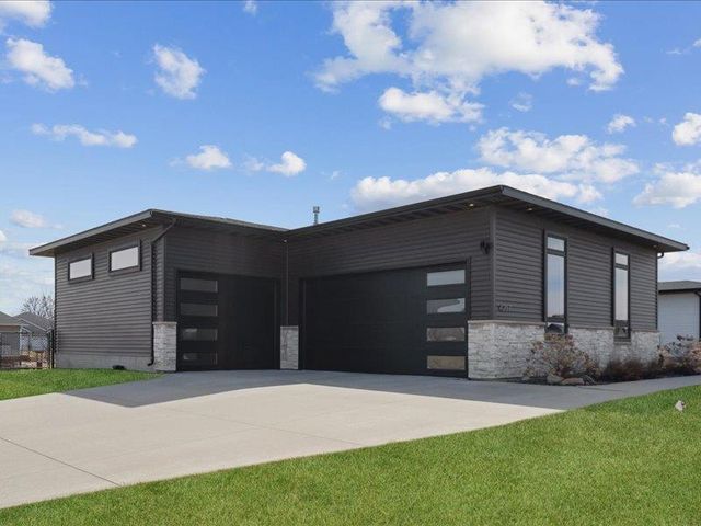 4207 Jakob Circle, Cedar Falls, IA 50613