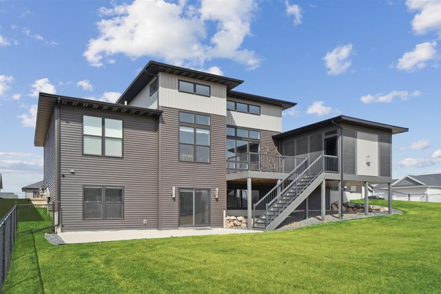 4207 Jakob Circle, Cedar Falls, IA 50613