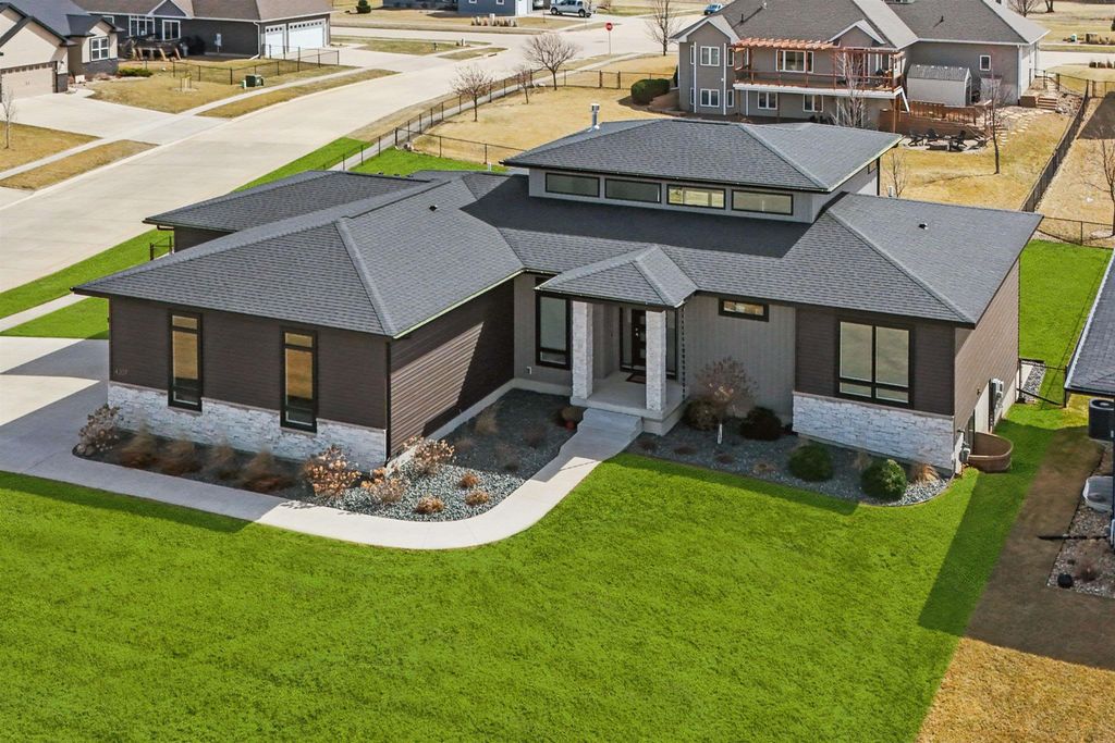 4207 Jakob Circle, Cedar Falls, IA 50613