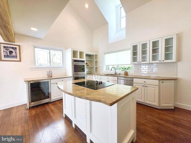 1904 DALMATION DR, Mclean, VA 22101