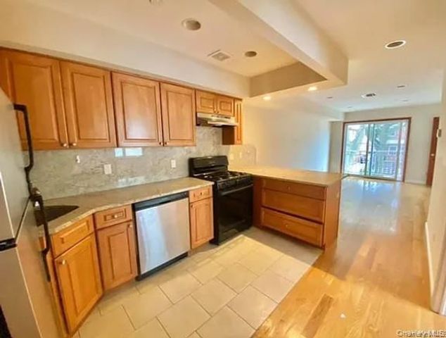 4033 191st Street Floor 3, Flushing, NY 11358