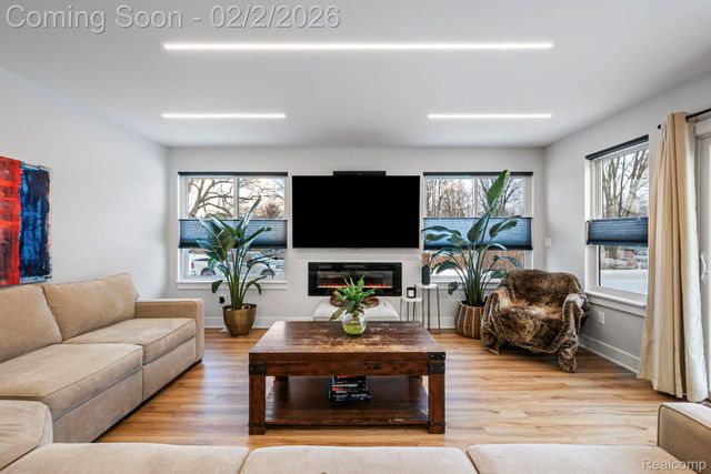 27180 S River Road, Harrison Charter Township, MI 48045