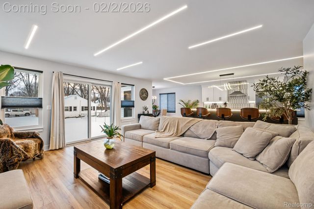 27180 S River Road, Harrison Charter Township, MI 48045