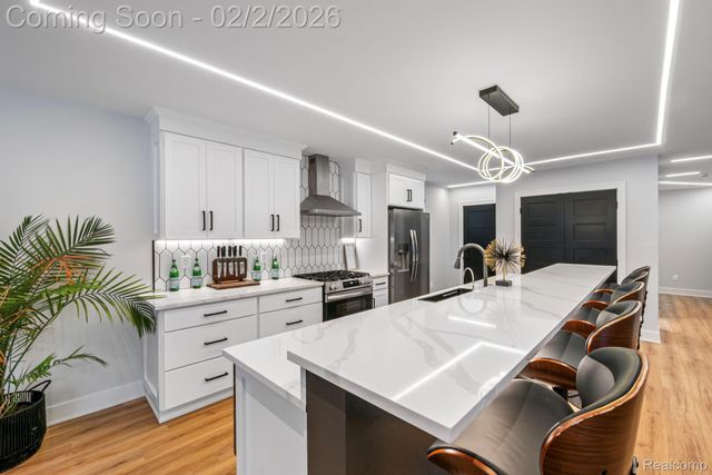 27180 S River Road, Harrison Charter Township, MI 48045