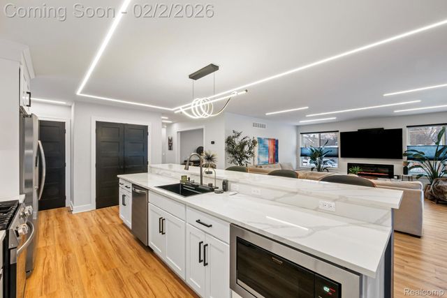 27180 S River Road, Harrison Charter Township, MI 48045