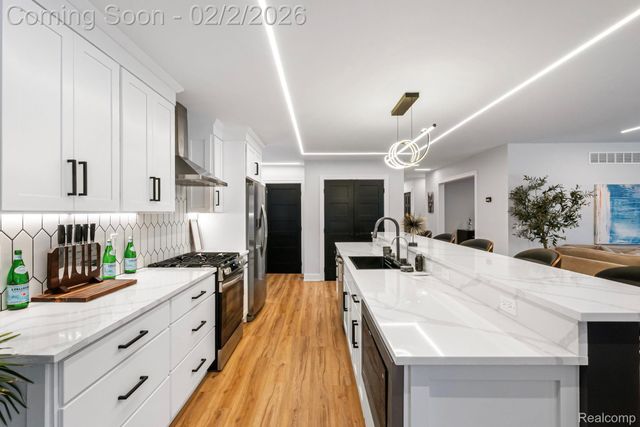 27180 S River Road, Harrison Charter Township, MI 48045