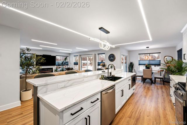 27180 S River Road, Harrison Charter Township, MI 48045