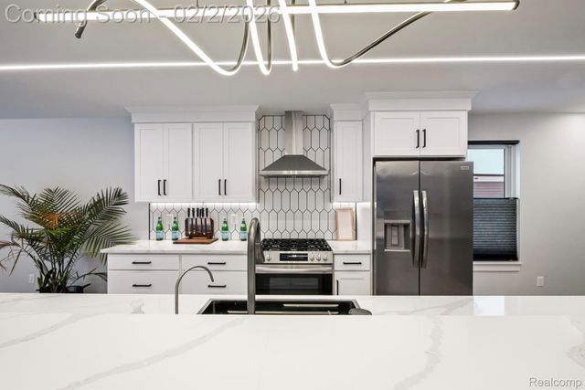 27180 S River Road, Harrison Charter Township, MI 48045