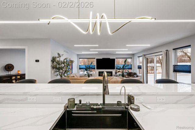 27180 S River Road, Harrison Charter Township, MI 48045