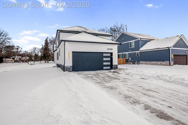 27180 S River Road, Harrison Charter Township, MI 48045