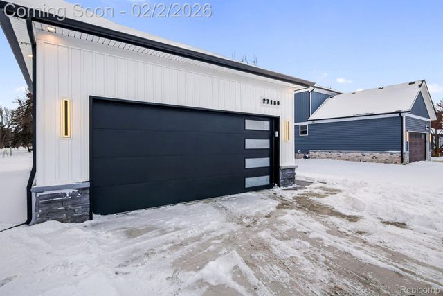 27180 S River Road, Harrison Charter Township, MI 48045