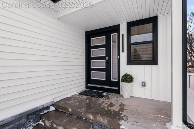 27180 S River Road, Harrison Charter Township, MI 48045