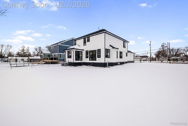 27180 S River Road, Harrison Charter Township, MI 48045