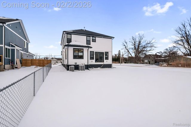 27180 S River Road, Harrison Charter Township, MI 48045