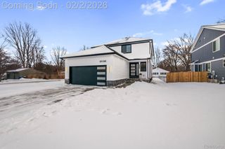 27180 S River Road, Harrison Charter Township, MI 48045