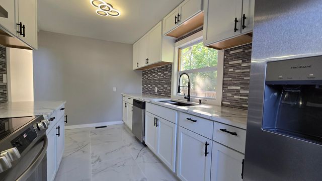 3242 Tenny Street, Lansing City, MI 48910