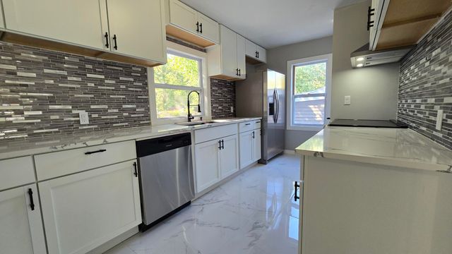 3242 Tenny Street, Lansing City, MI 48910